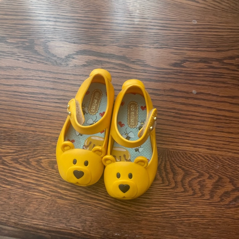Mini Melissa toddler size 5